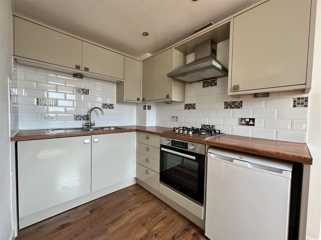 Property photo 2 of 12 Image