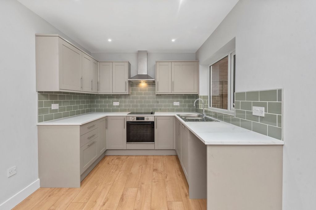 Property photo 3 of 29