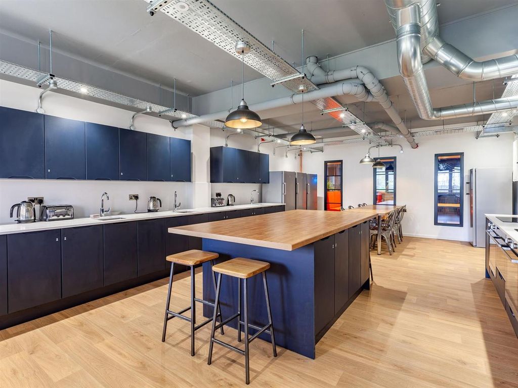 Property photo 2 of 28