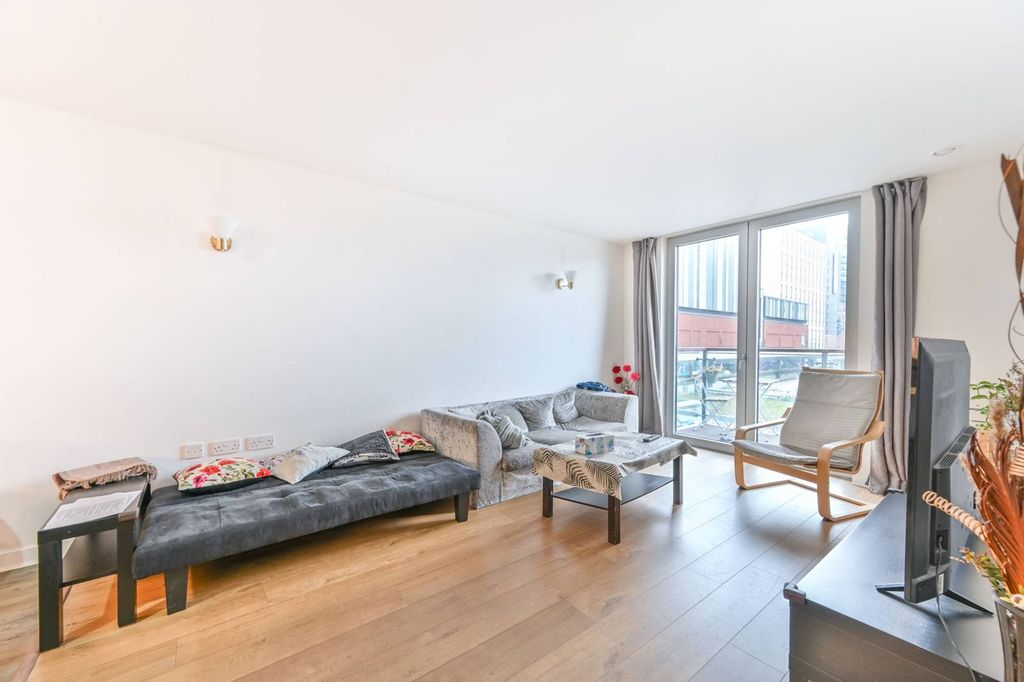 Property photo 2 of 11