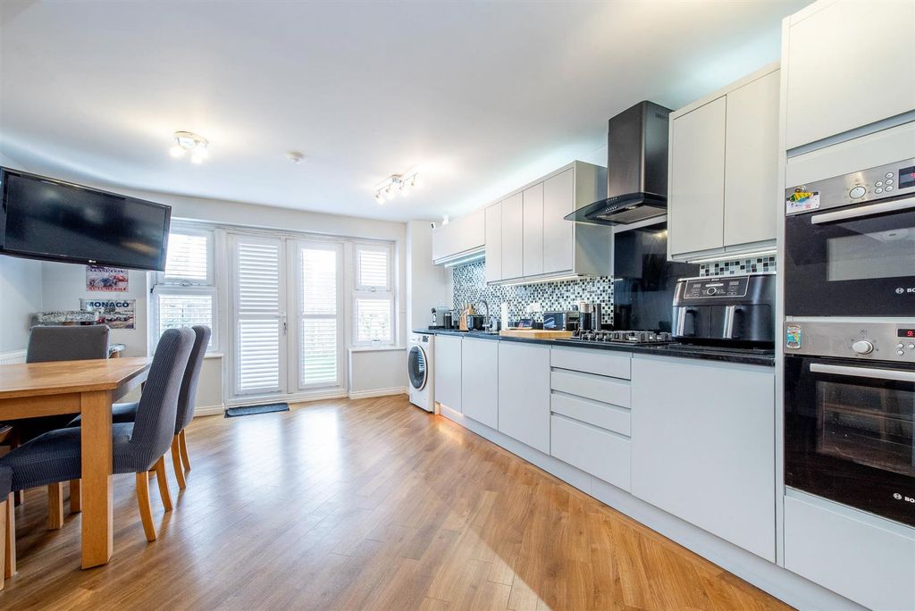 Property photo 2 of 20 Kitchen/Diner