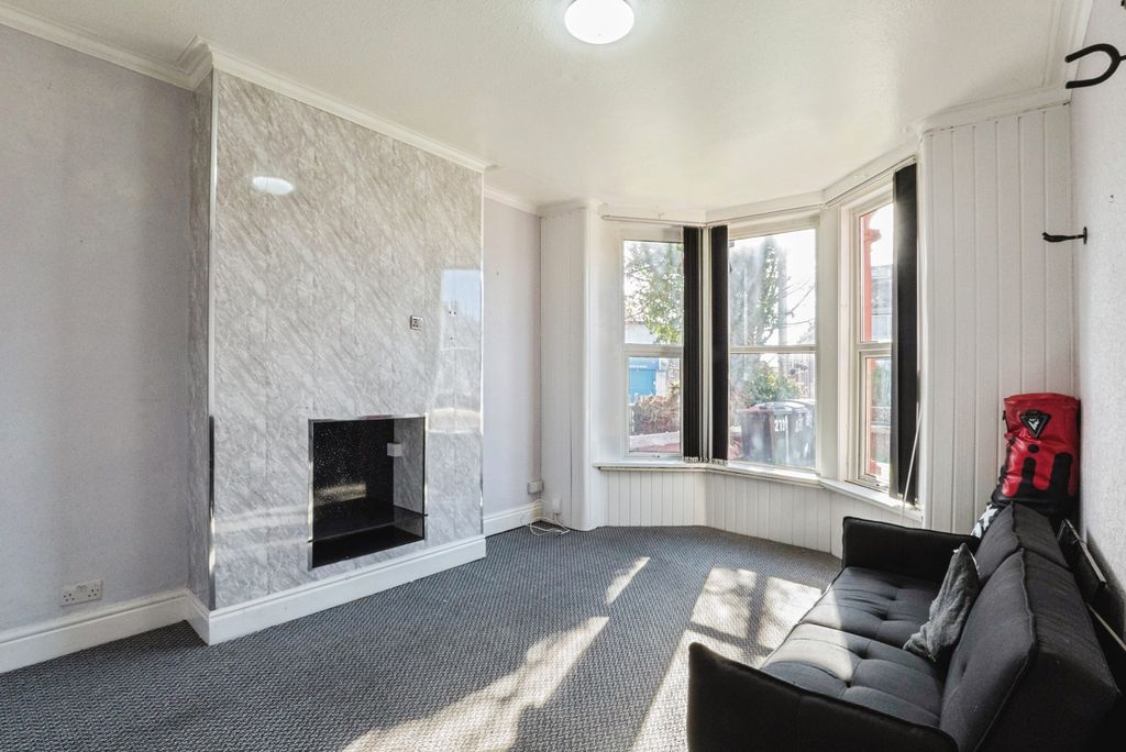 Property photo 3 of 18 Pbox-Img.Jpg