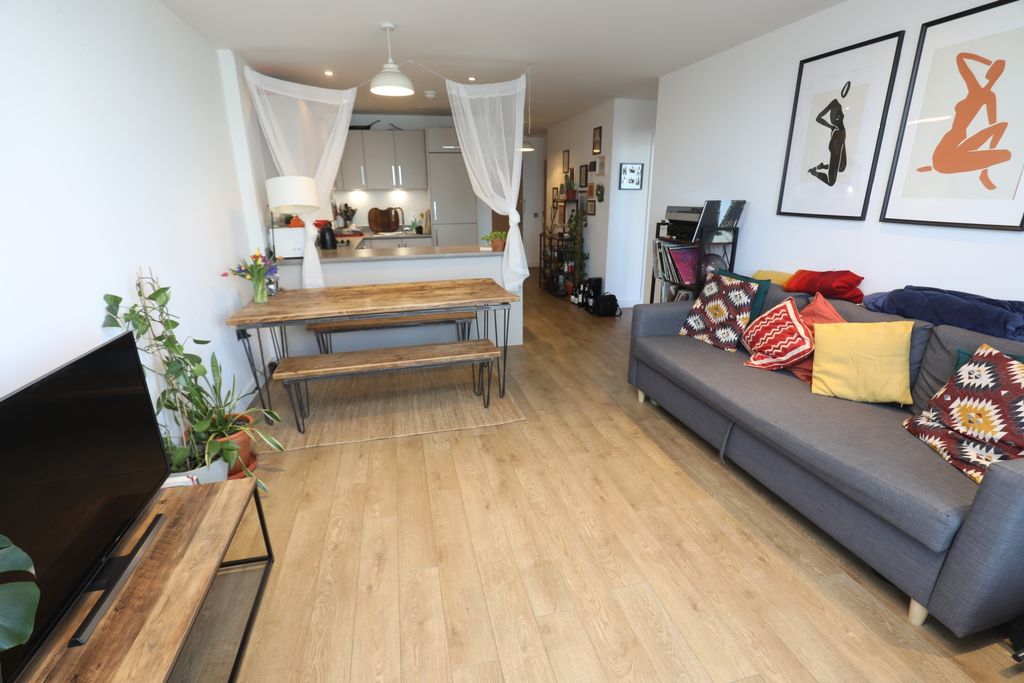 Property photo 3 of 13 8E0A9516