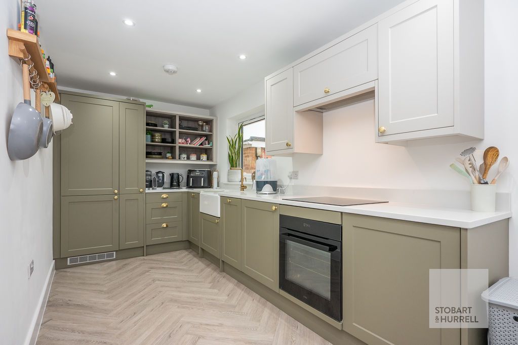 Property photo 3 of 15 Kitchen
