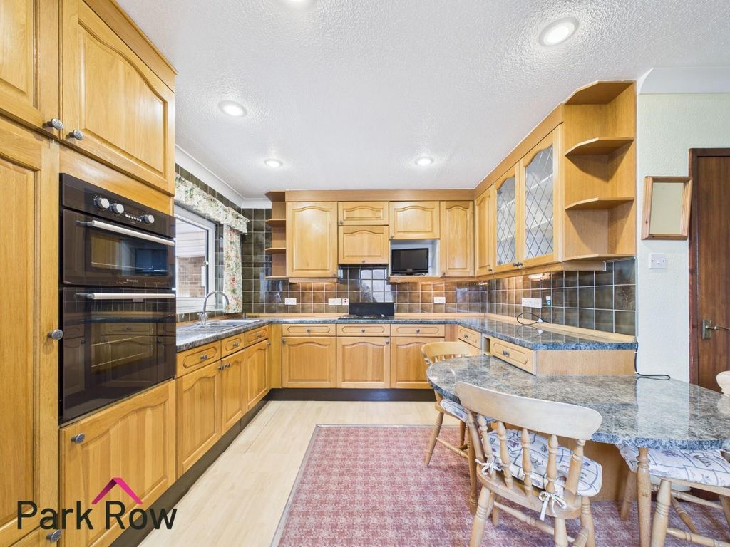 Property photo 2 of 31 Kitchen