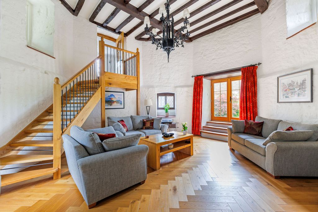 Property photo 3 of 32 Sitting Room