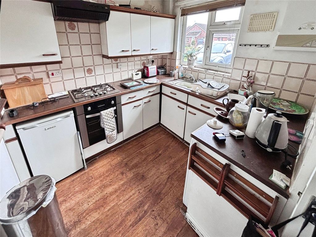 Property photo 3 of 7 Kitchen