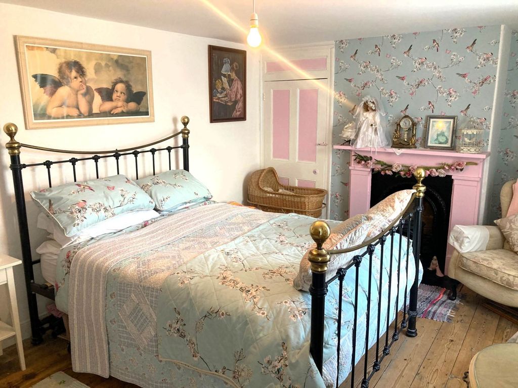 Property photo 2 of 20