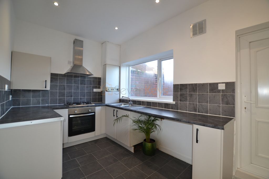 Property photo 2 of 11 Kitchen.Jpg