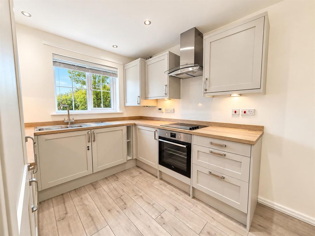 Property photo 1 of 15 Kitchen 2 .Png
