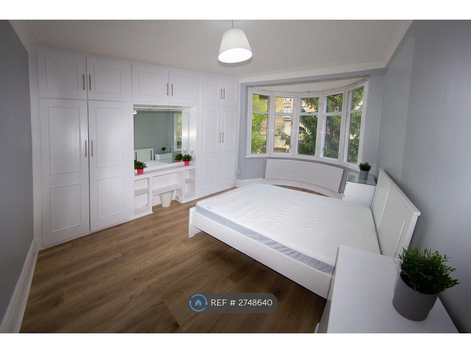 Property photo 1 of 6 Room 4, £1,100 Per Month