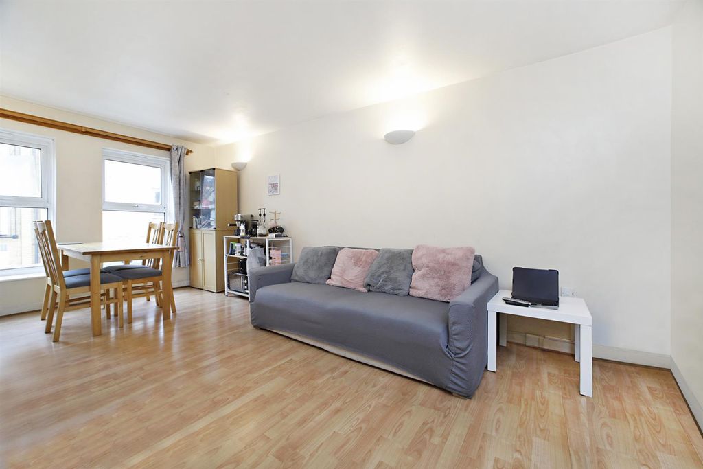 Property photo 2 of 8