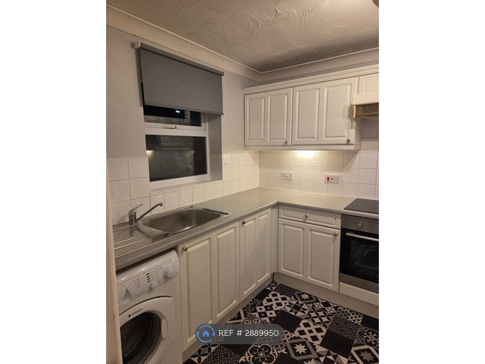 Property photo 3 of 8 Kitchen