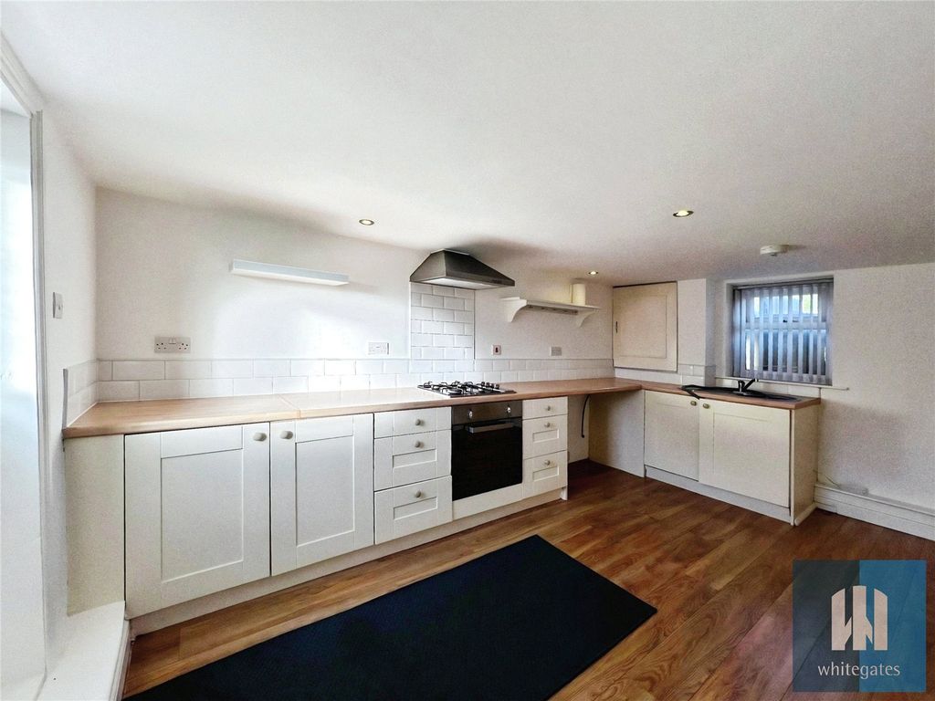 Property photo 2 of 17 Picture No. 12