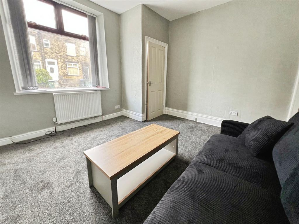 Property photo 2 of 18 Lounge