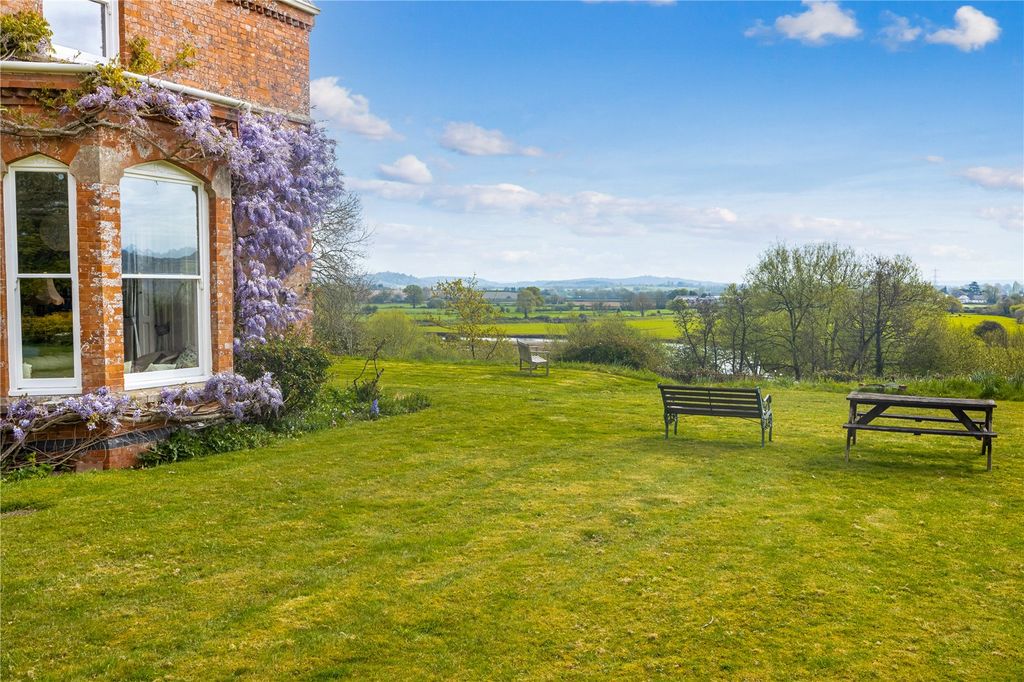 Property photo 3 of 23 Garden