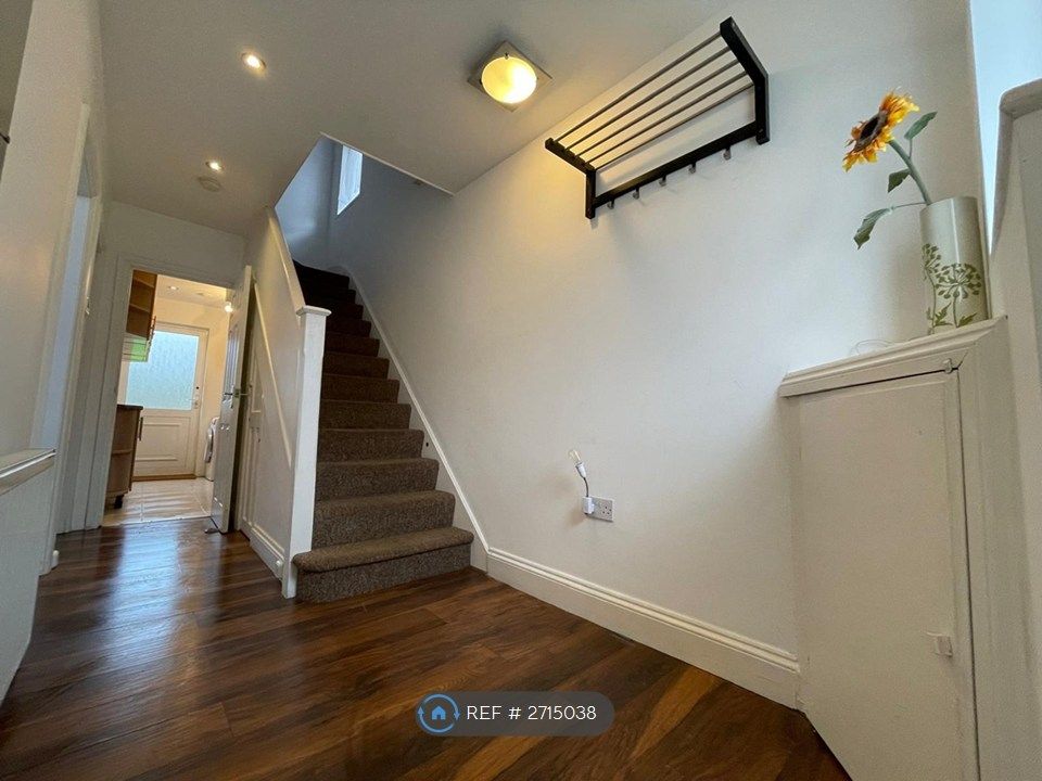 Property photo 1 of 11 Enterance