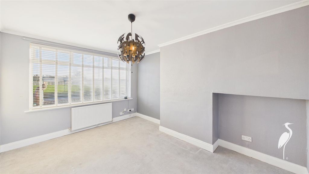 Property photo 2 of 21 Lounge