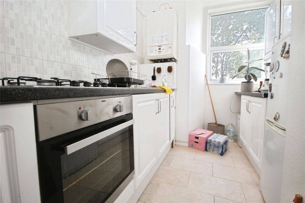 Property photo 2 of 10 Kitchen