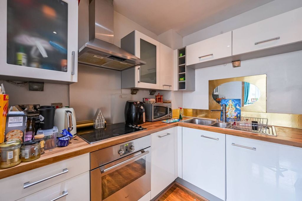 Property photo 3 of 6