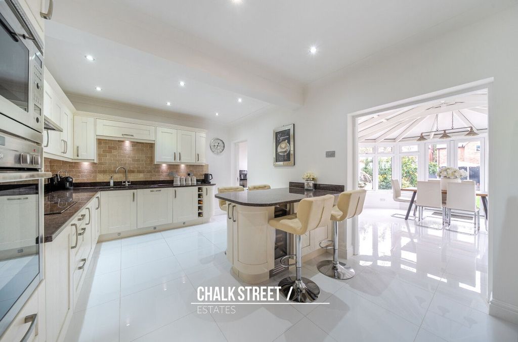 Property photo 2 of 24