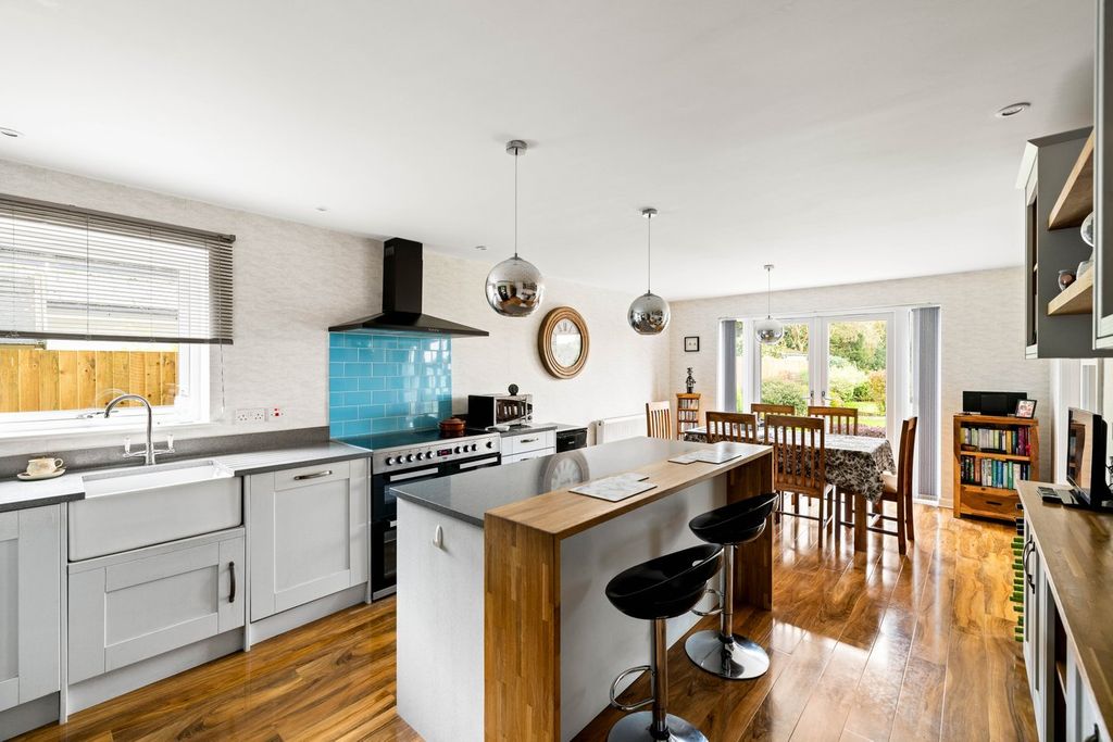 Property photo 3 of 24