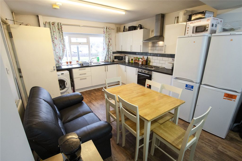 Property photo 3 of 8 Picture No. 06