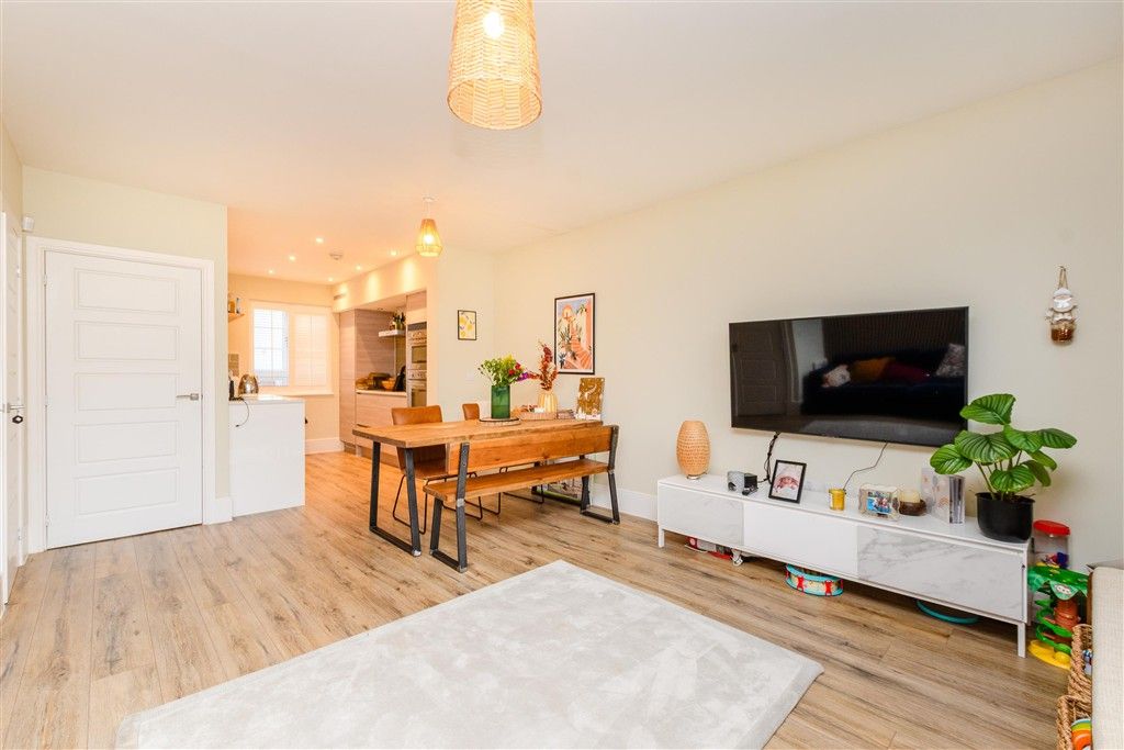 Property photo 1 of 9 Lounge