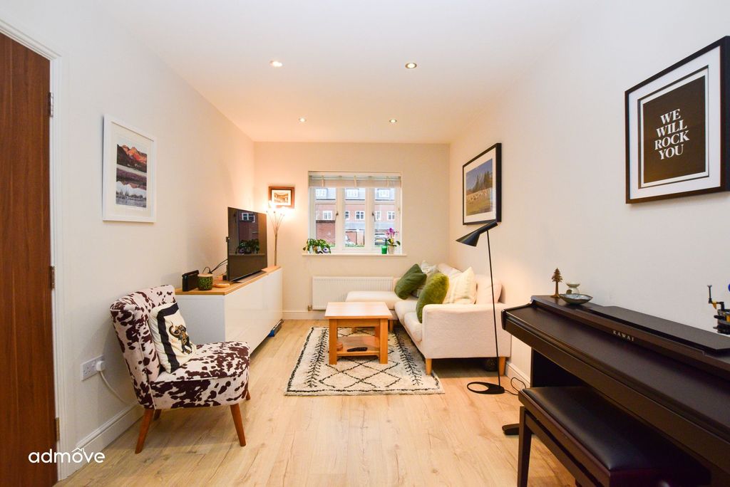 Property photo 2 of 25