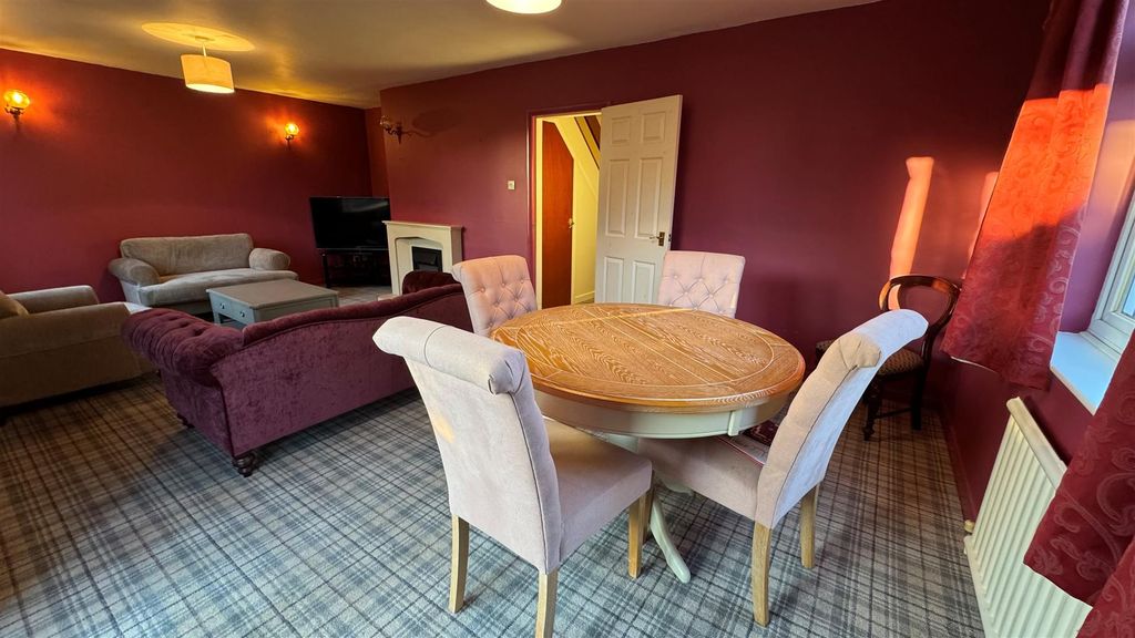 Property photo 3 of 15 Lounge (1).Jpg