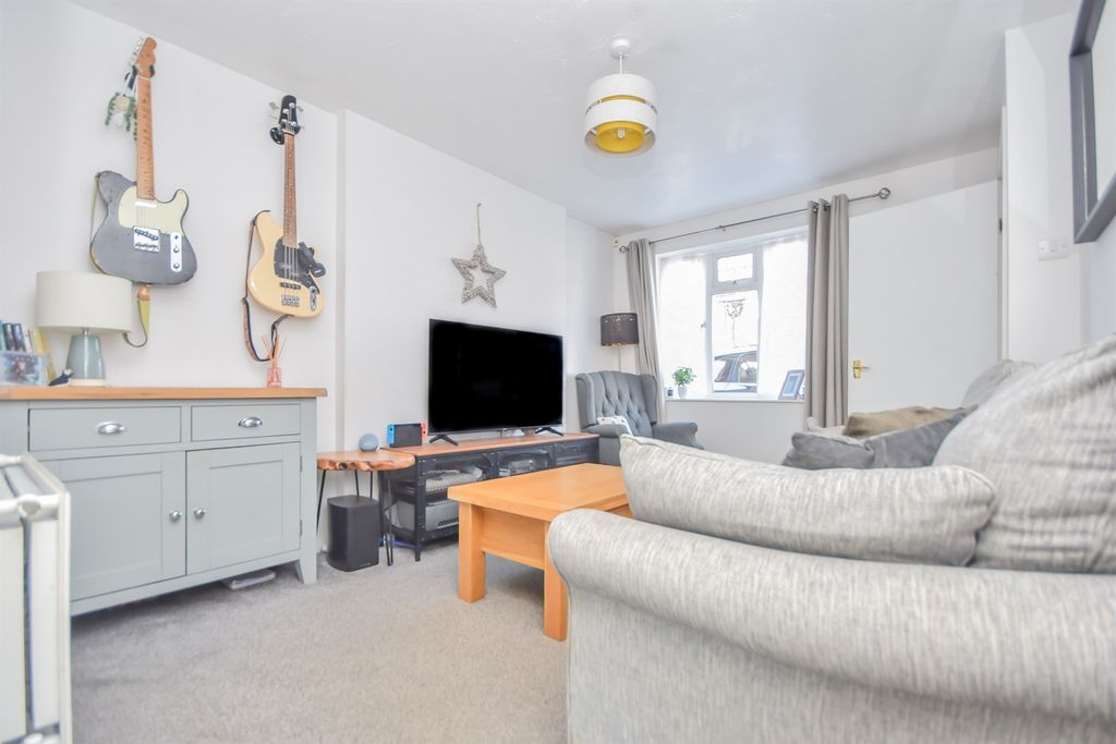 Property photo 3 of 11