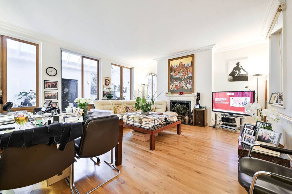Property photo 2 of 18