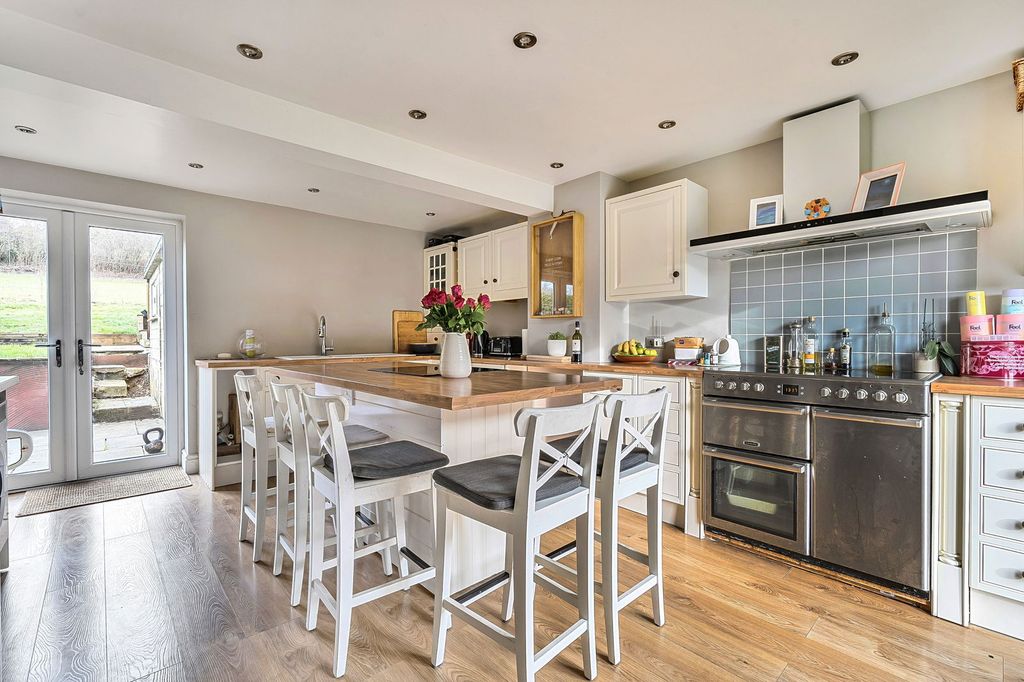 Property photo 3 of 22