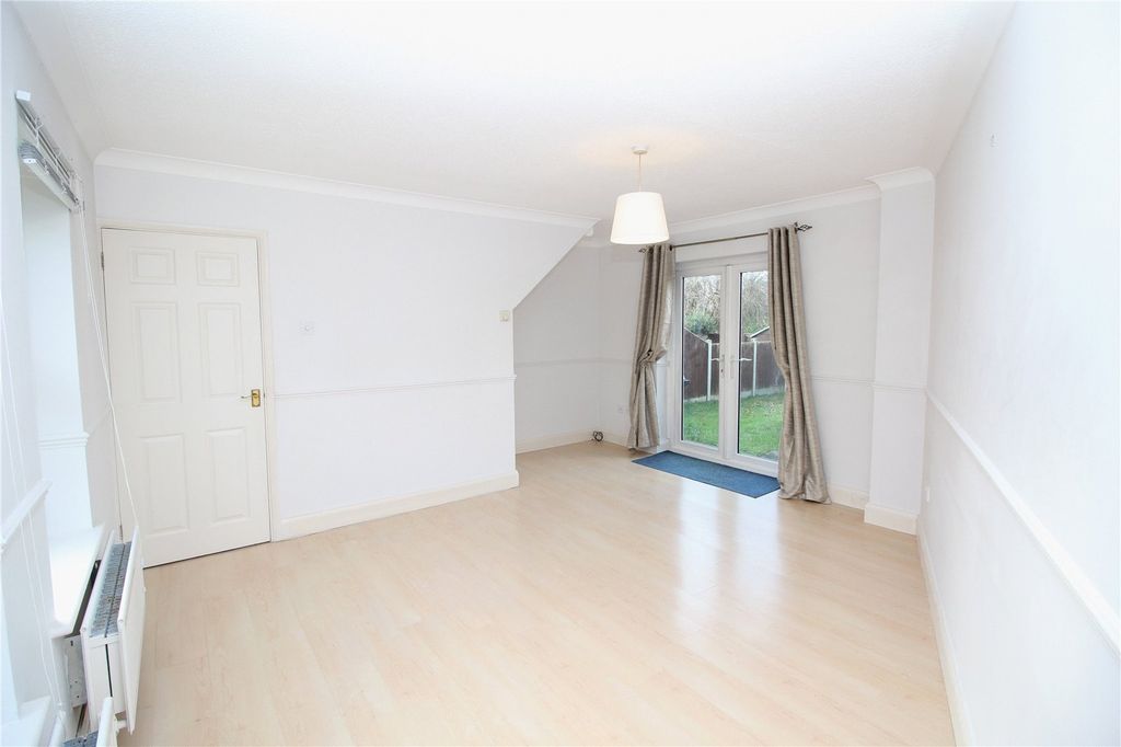 Property photo 2 of 8 Lounge