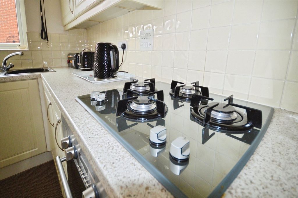 Property photo 3 of 28 Kitchen