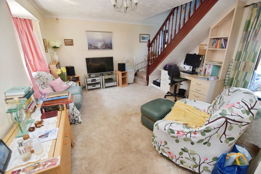 Property photo 2 of 11