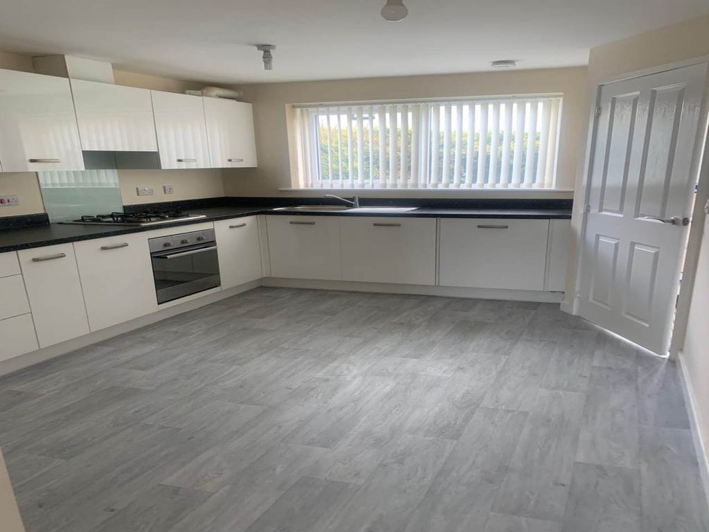 Property photo 2 of 9 Kitchen