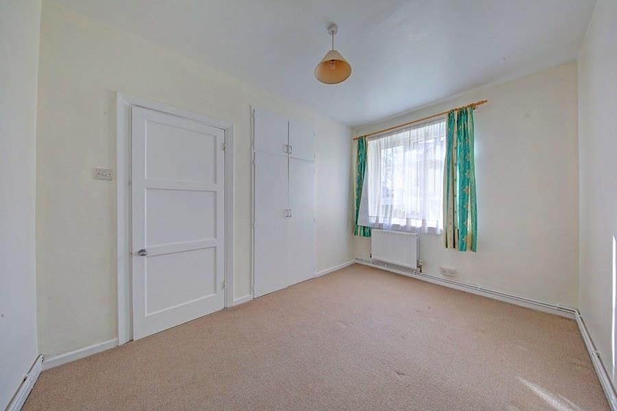 Property photo 3 of 7 2_Heslop_Bedroom118_