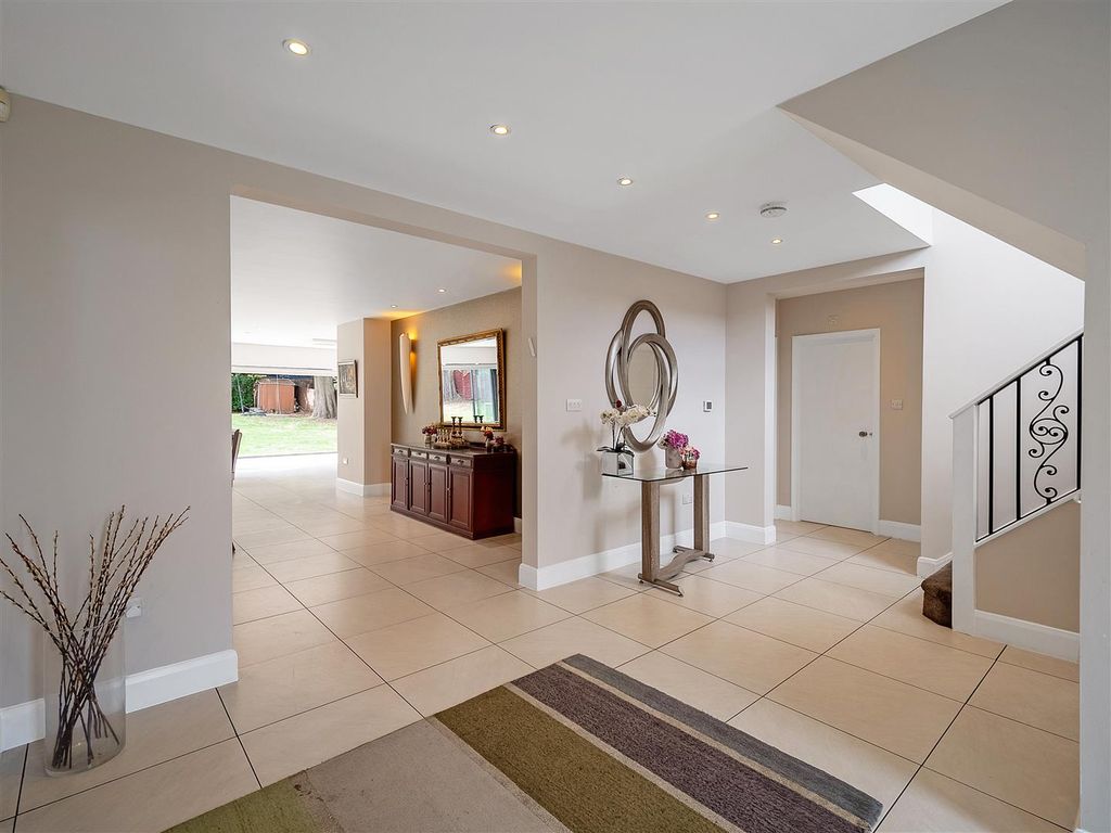 Property photo 3 of 34 2 B.Jpg