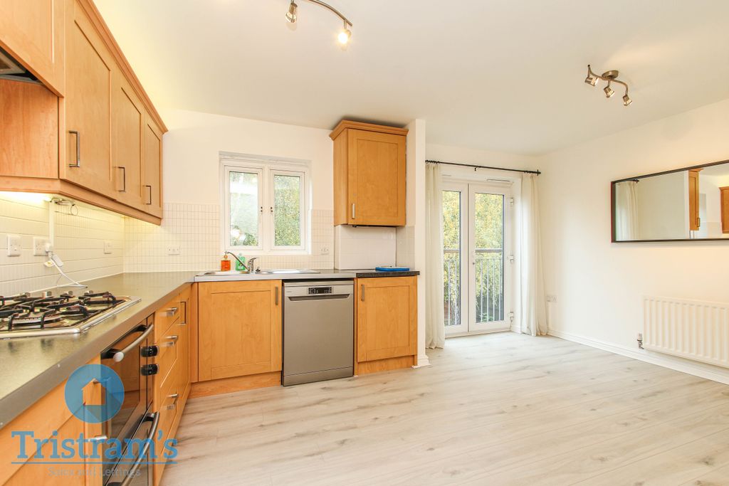 Property photo 2 of 32