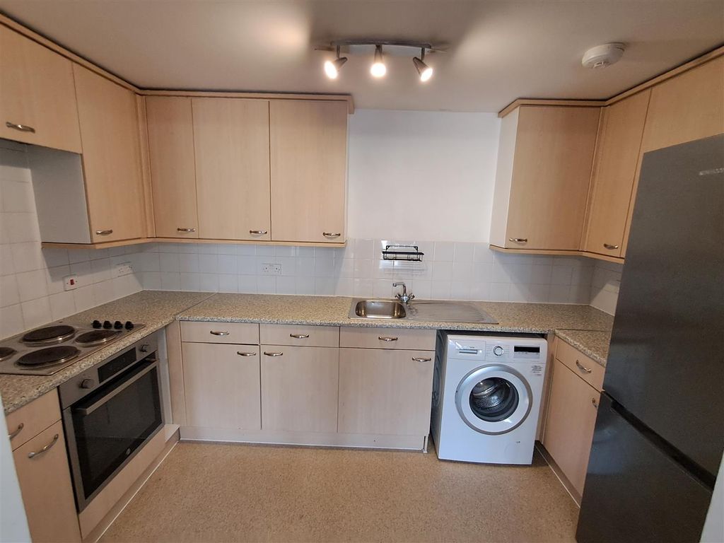 Property photo 3 of 6 Kitchen
