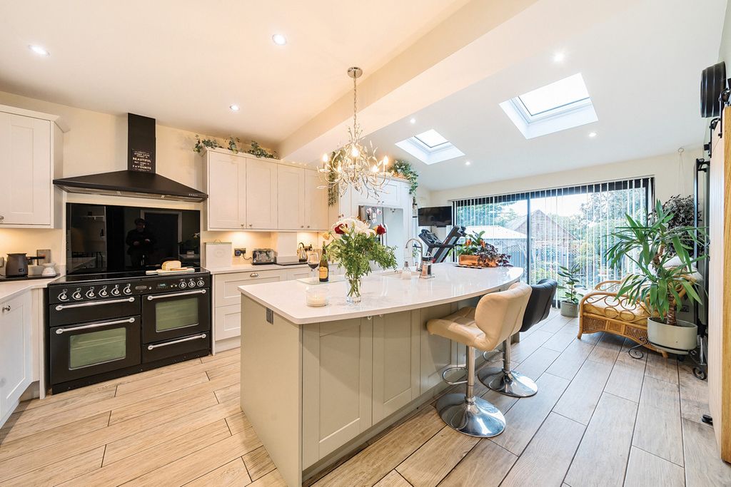 Property photo 2 of 27