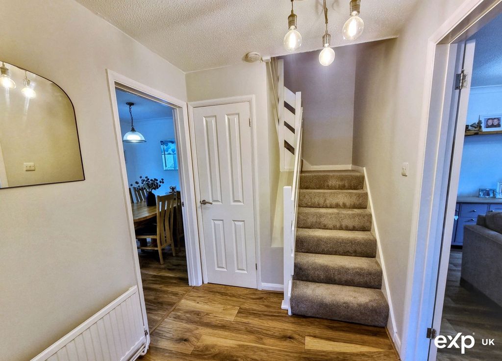 Property photo 3 of 28