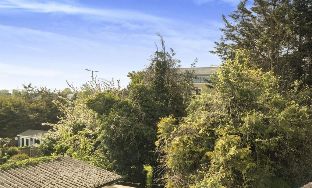 Property photo 2 of 13 9476781B-d103-4Bc2-A66B-2Bcdc84393Ea
