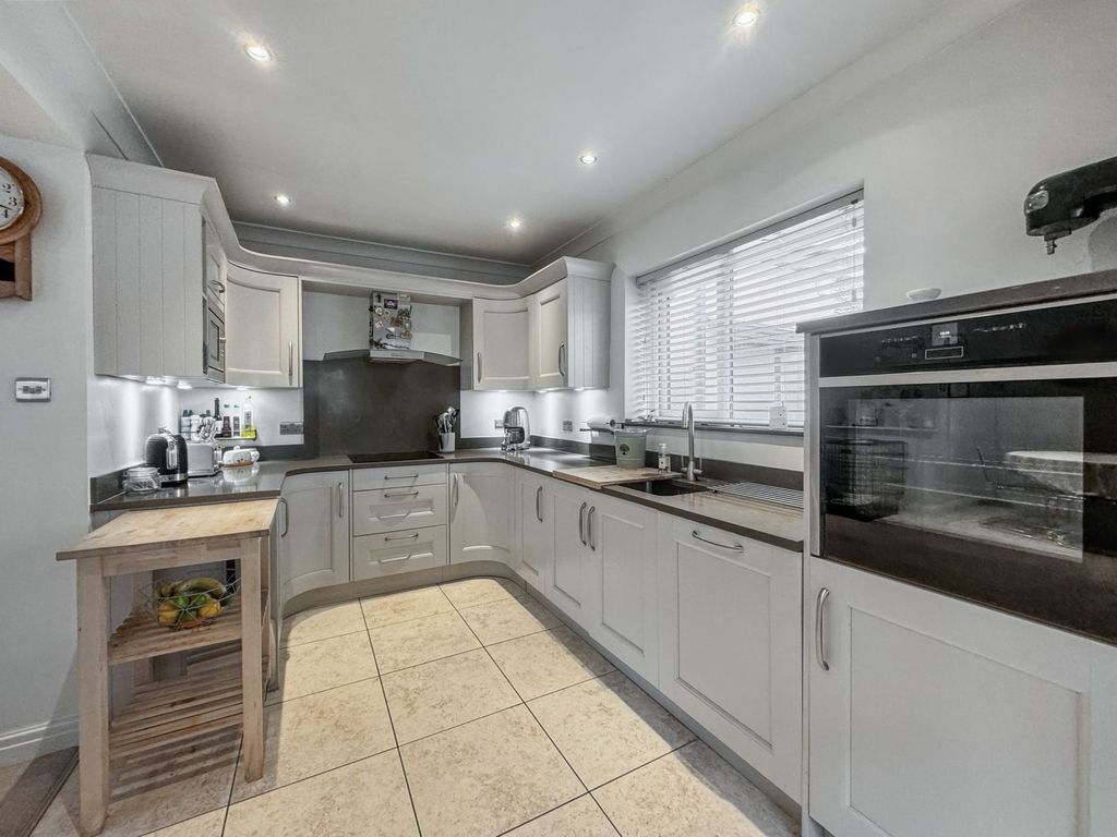 Property photo 2 of 29