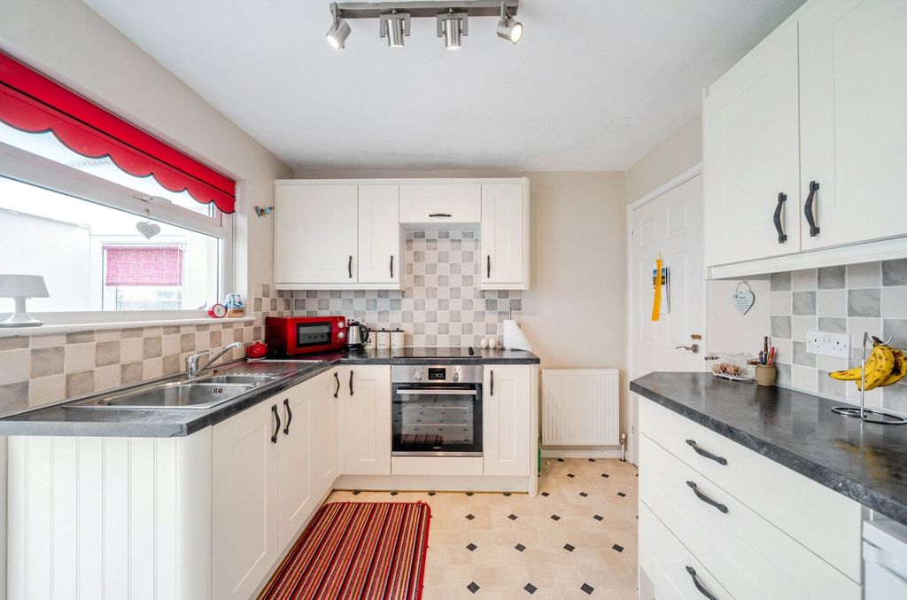 Property photo 3 of 12 Kitchen