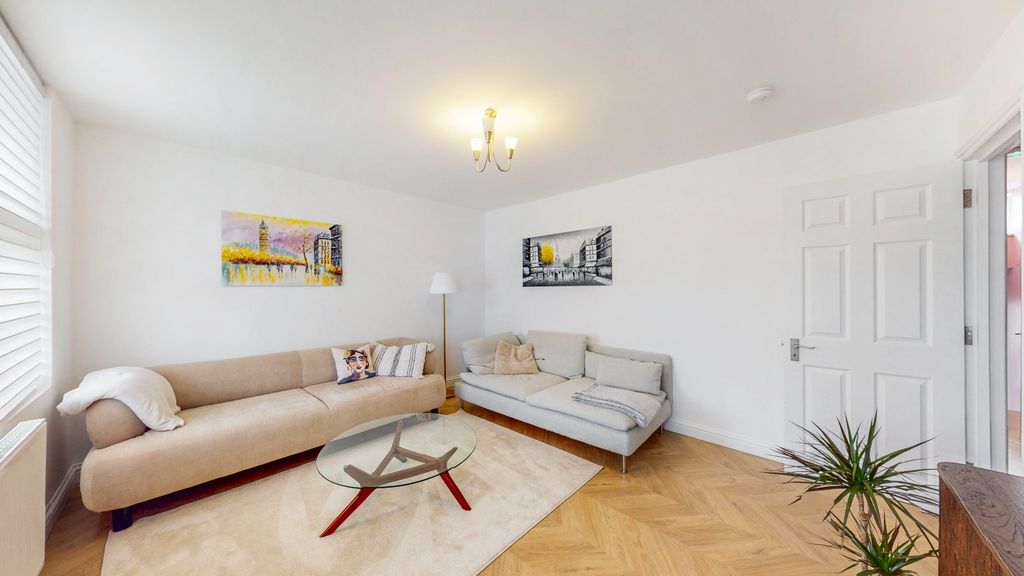 Property photo 3 of 14 5131204