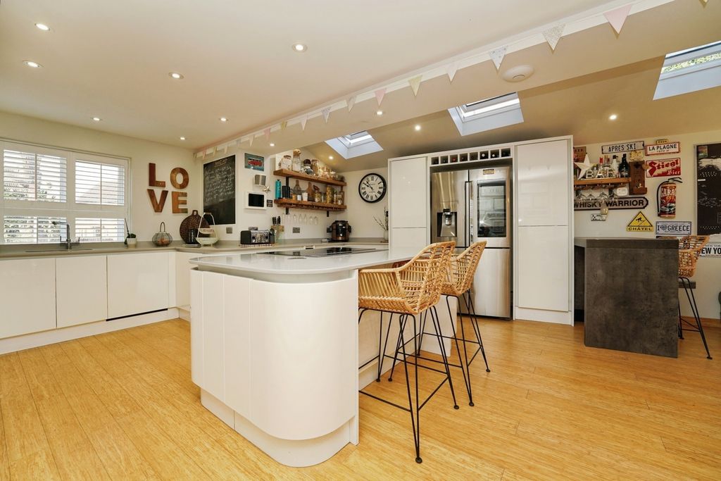 Property photo 3 of 22 Pbox-Img.Jpg