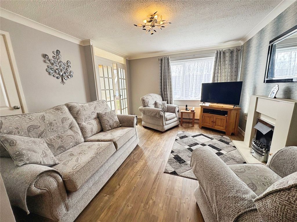 Property photo 2 of 13 Lounge