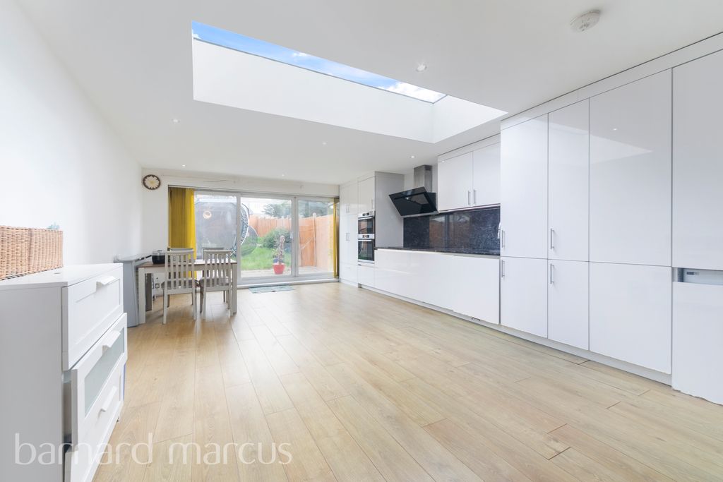 Property photo 2 of 11 Balcony